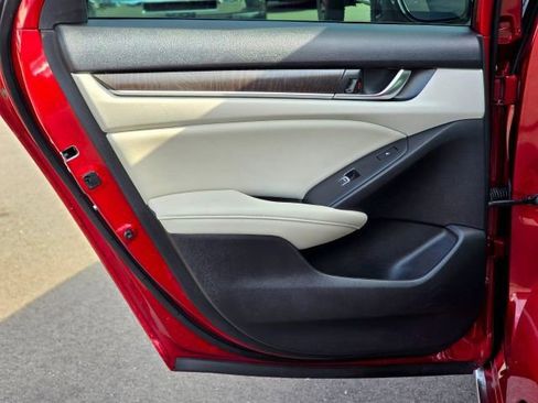 Used 2020 Honda Accord Touring image 30