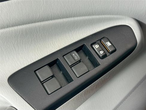 Used 2015 Toyota Tacoma PreRunner image 32