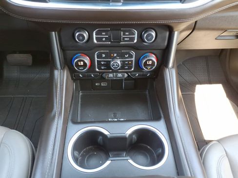 Used 2022 Chevrolet Tahoe LT w/ Luxury Package AWD/4WD image 17