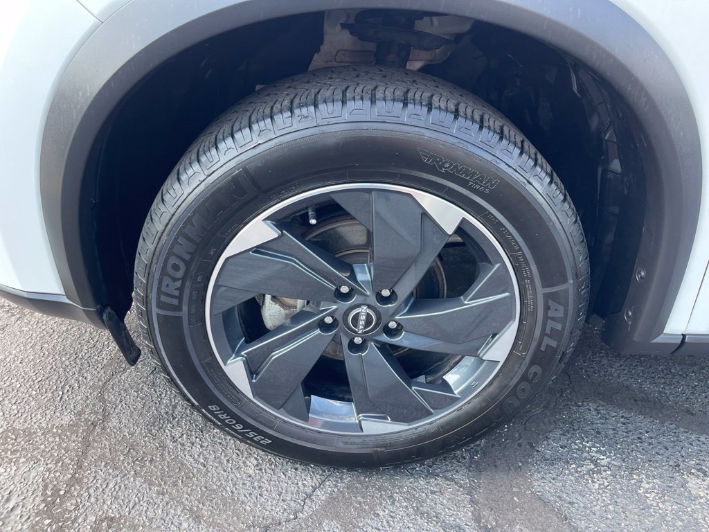 Certified 2025 Nissan Rogue SV AWD/4WD image 27