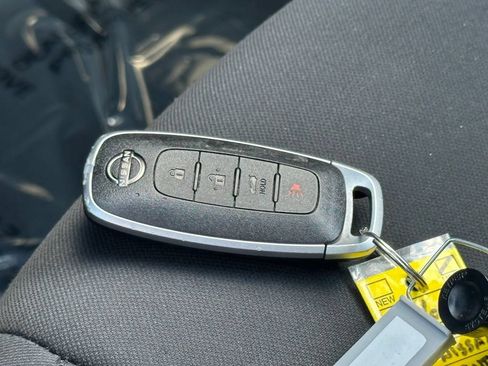 Used 2025 Nissan Sentra SV FWD image 31