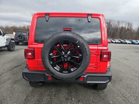 Used 2025 Jeep Wrangler Unlimited Sahara image 6