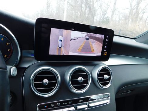 Used 2022 Mercedes-Benz GLC 300 4MATIC w/ Multimedia Package Lite image 6