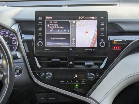 Used 2021 Toyota Camry XLE image 15