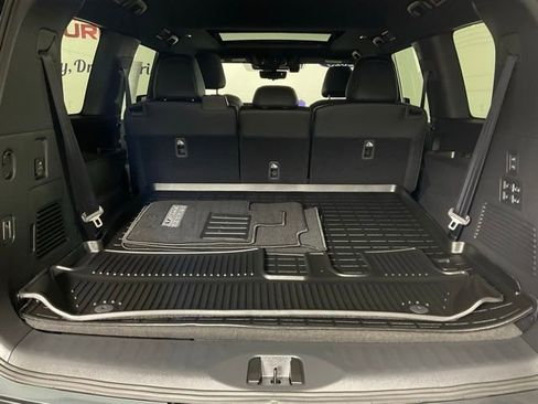 Used 2025 Nissan Armada PRO-4X w/ Pro-4X Premium Package image 11