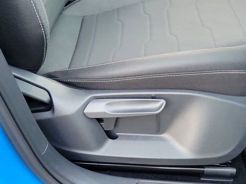 Used 2025 Volkswagen Taos SE image 6