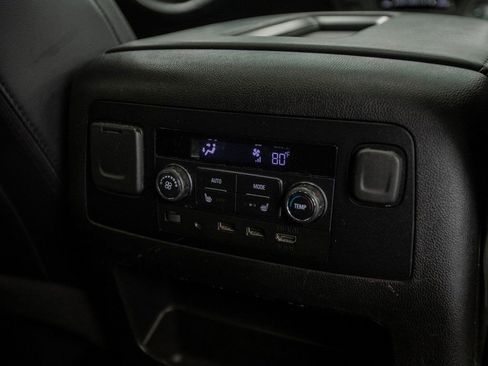 Used 2019 Chevrolet Suburban LT image 29