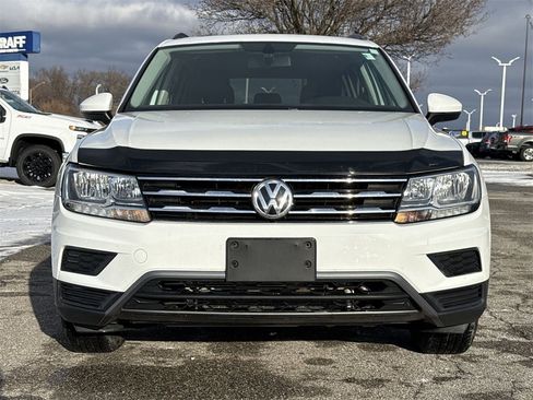 Used 2018 Volkswagen Tiguan SE w/ Panoramic Sunroof Package image 3