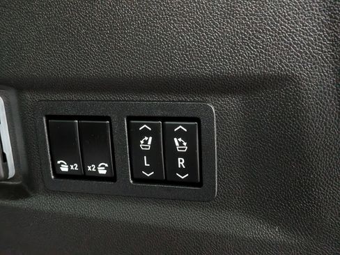 Used 2022 GMC Yukon Denali w/ Denali Premium Package image 33