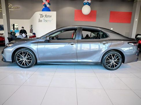 Used 2024 Toyota Camry SE image 8