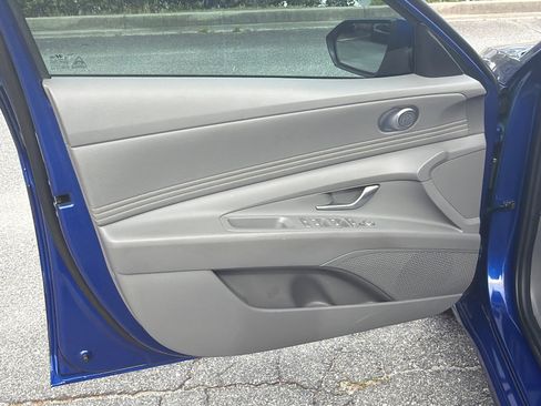 Used 2023 Hyundai Elantra SEL w/ Convenience Package image 10