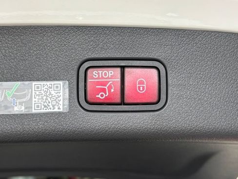Used 2026 Mercedes-Benz GLC 300 image 34