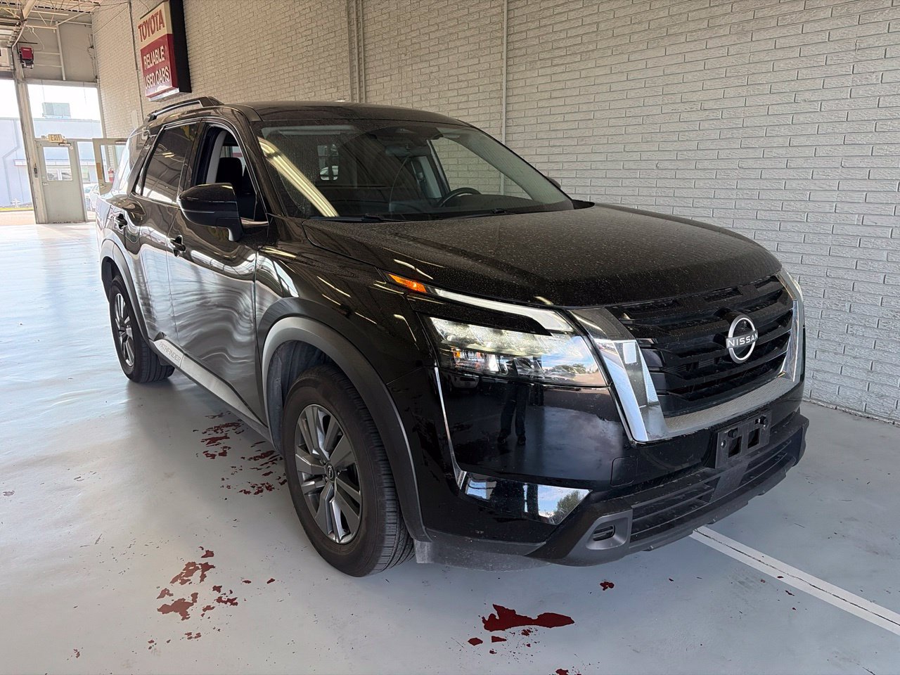 Used 2025 Nissan Pathfinder SV AWD/4WD image 1