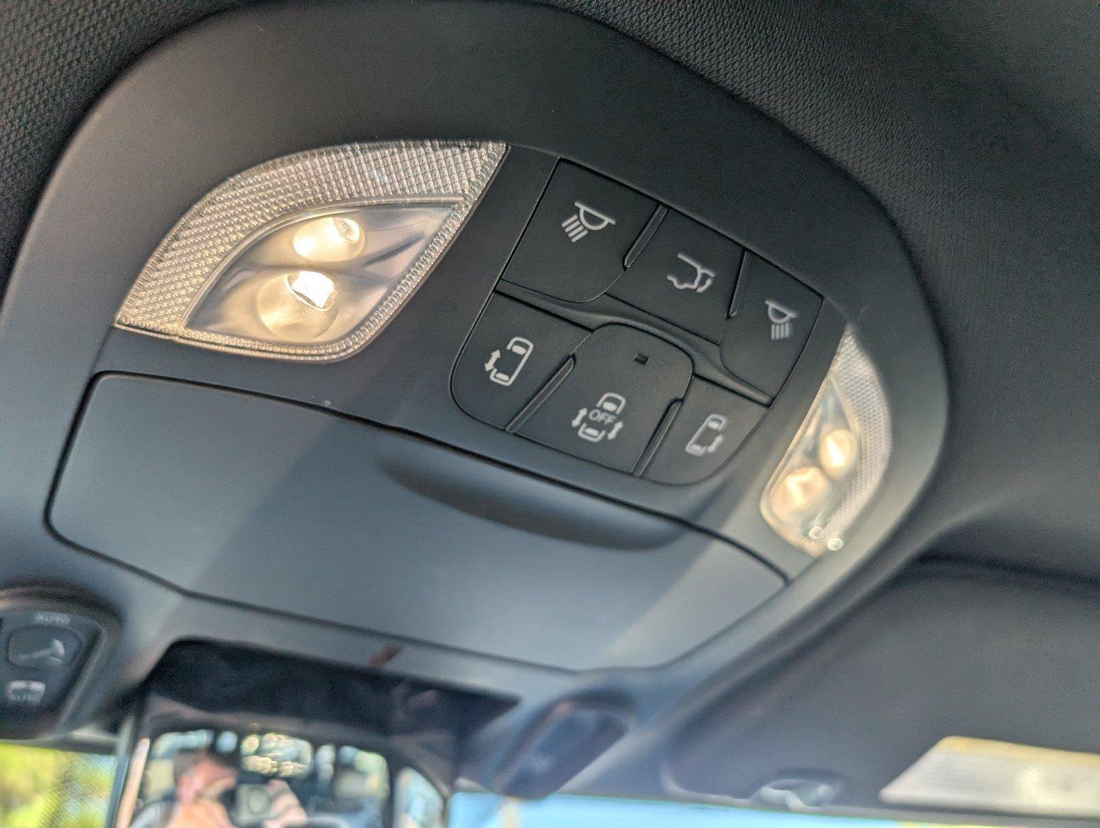 Used 2025 Chrysler Pacifica Limited FWD image 24