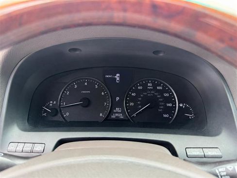 Used 2013 Lexus LS 460 w/ Comfort Pkg RWD image 31