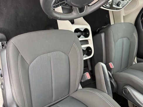 Certified 2023 Chrysler Voyager LX FWD image 14
