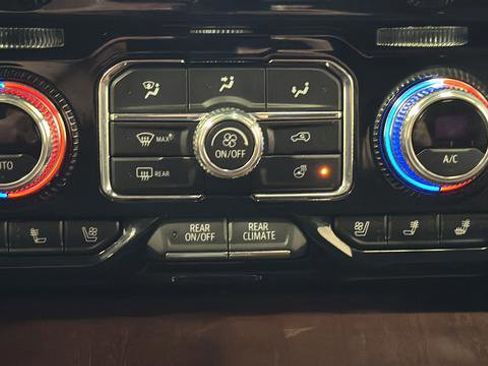 Used 2023 GMC Yukon XL Denali Ultimate image 17