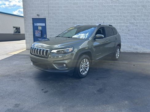 Used 2019 Jeep Cherokee Latitude Plus AWD/4WD image 2