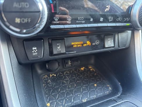 Used 2019 Toyota RAV4 XSE image 6