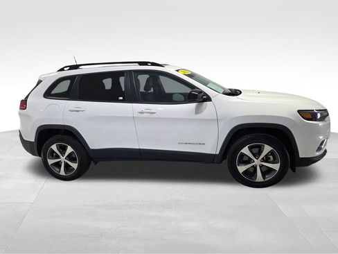 Certified 2022 Jeep Cherokee Limited image 3