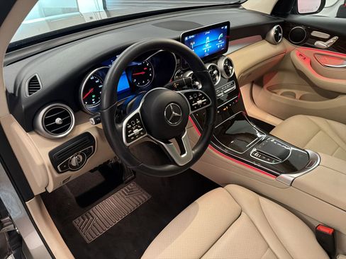 Used 2021 Mercedes-Benz GLC 300 image 4