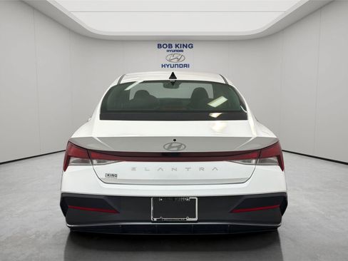 Certified 2024 Hyundai Elantra SEL FWD image 4