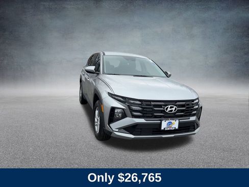 Certified 2025 Hyundai Tucson SE image 4