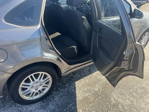 Used 2011 Ford Focus SE image 11
