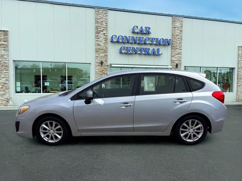 Used 2013 Subaru Impreza 2.0i Premium w/ All-Weather Pkg AWD/4WD image 2