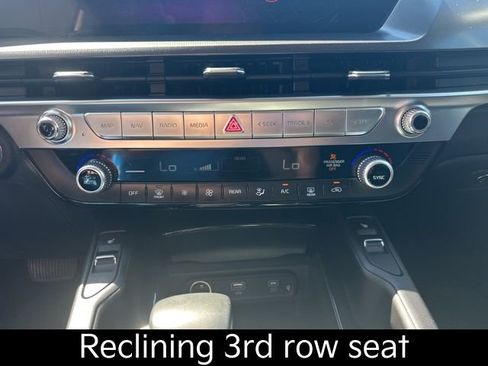 Used 2025 Kia Telluride S FWD image 25