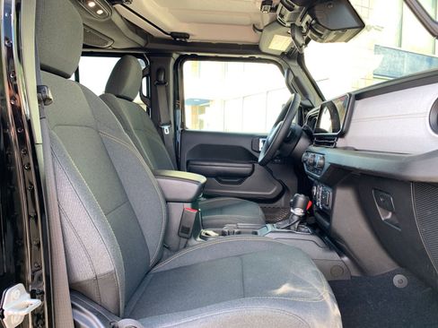 Used 2025 Jeep Wrangler Sport S image 35