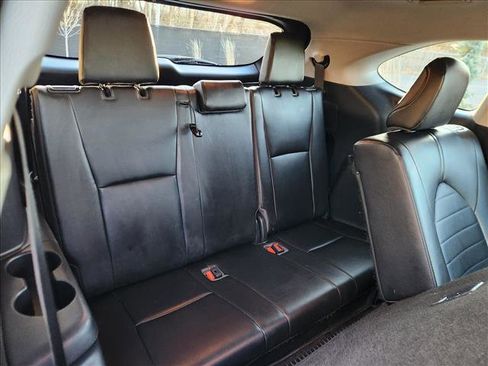 Used 2023 Toyota Highlander XLE image 19