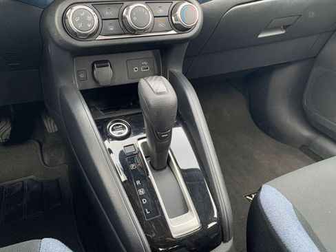 Used 2025 Nissan Versa SV image 39