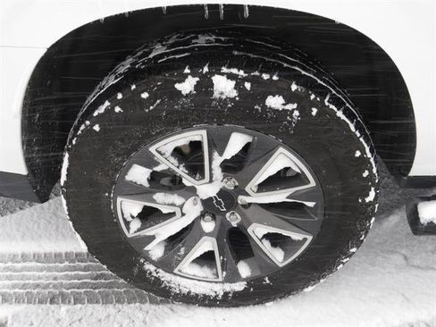 Used 2024 Chevrolet Suburban Z71 image 10