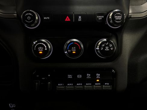 Used 2024 RAM 5500 Tradesman w/ Chrome Appearance Group AWD/4WD image 9