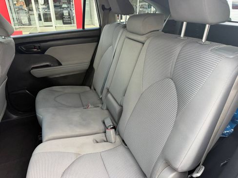 Used 2023 Toyota Highlander L FWD image 18