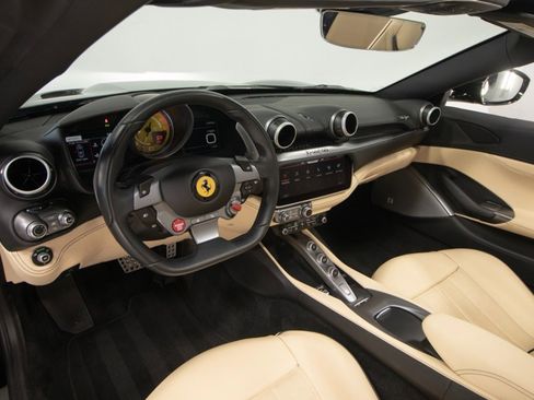 Used 2020 Ferrari Portofino image 5