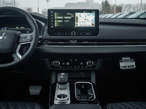 New 2026 Mitsubishi Outlander SEL AWD/4WD image 17