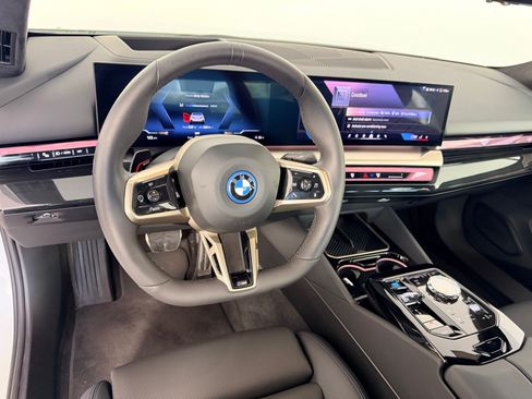 Used 2026 BMW i5 eDrive40 w/ Executive Package AWD/4WD image 4