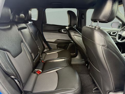 Used 2024 Jeep Compass Latitude image 33