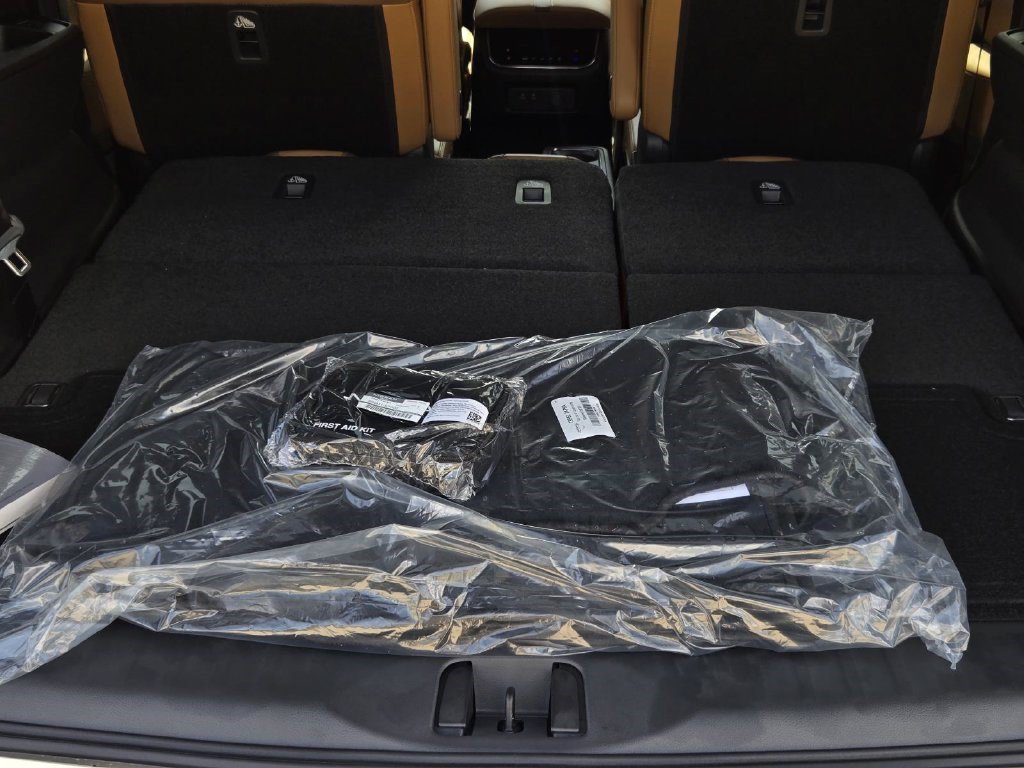 New 2026 Nissan Armada SL w/ Captain's Chari Seat Package AWD/4WD image 9