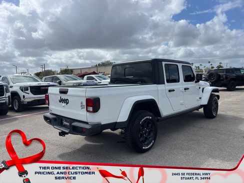 Used 2023 Jeep Gladiator Willys image 7