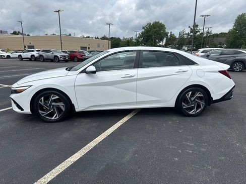 Certified 2024 Hyundai Elantra SEL w/ Convenience Package FWD image 3