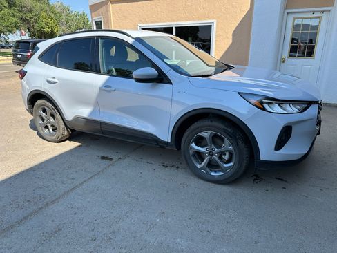 Certified 2025 Ford Escape ST-Line Select AWD/4WD image 5