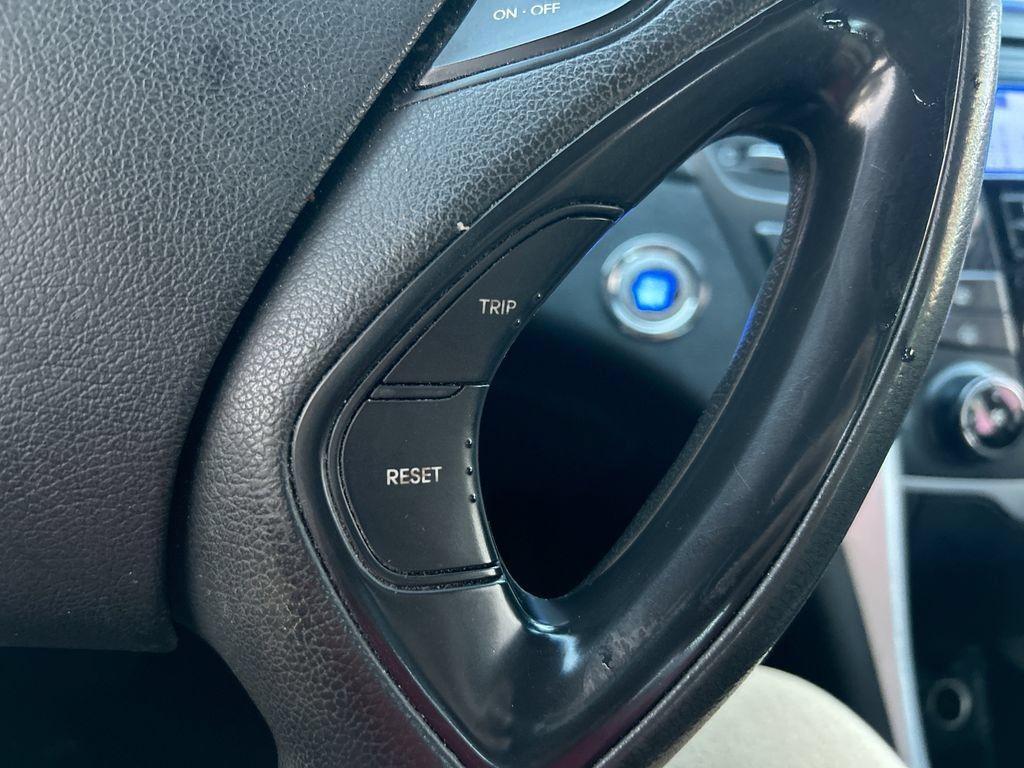 Used 2013 Hyundai Sonata SE FWD image 17