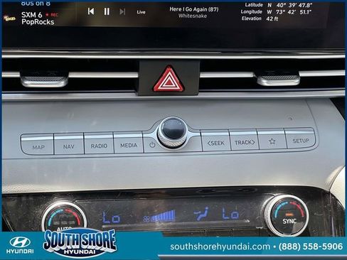 Certified 2025 Hyundai Elantra Limited FWD image 32