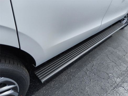 New 2026 Lincoln Navigator L Reserve AWD/4WD image 21