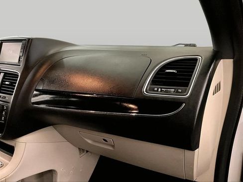 Used 2019 Dodge Grand Caravan SXT FWD image 16