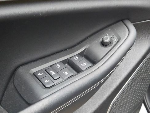 Used 2025 Jeep Grand Cherokee Limited w/ Luxury Tech Group II image 21