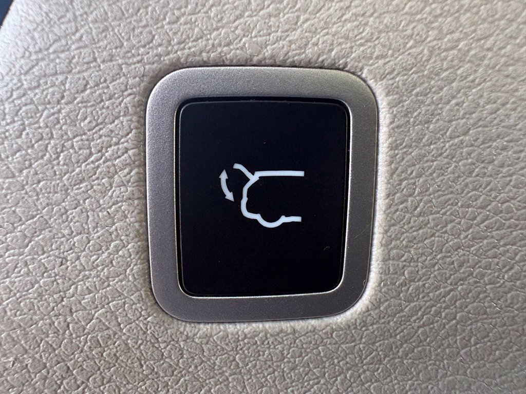 Used 2022 Chrysler Pacifica Touring-L FWD image 16